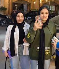 مسابقات وعروض ترويجية.. اليوتيوبرز يركبون تريند “فتيات حلوان” Images