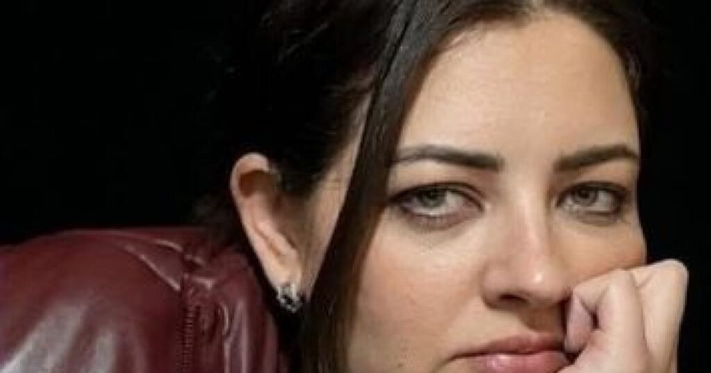 Suicide live on camera: Blogger ends her life in front of her phone’s camera Uv02bkFk