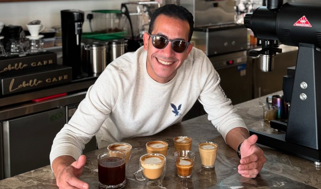 مصطفى فتحى.. عاشق تحضير القهوة على أنغام محمد فوزي مصطفى فتحي