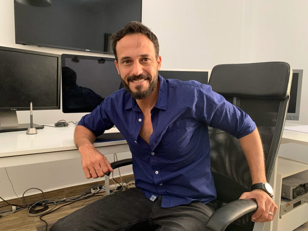 يوسف الشريف يكسر غيابه الطويل في ضيافة “صاحبة السعادة” يوسف الشريف