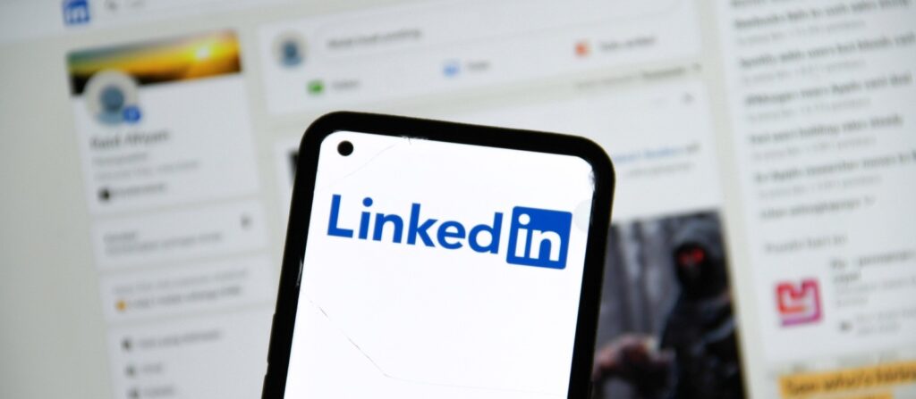 “لينكد إن” يحارب المحتوى الرديء المصنوع بالذكاء الاصطناعي لينكد إن