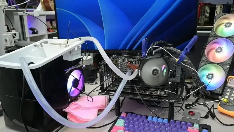 YouTuber Turns Home Ice Machine into a Super Cooler for Nvidia Graphics Card ماكينة