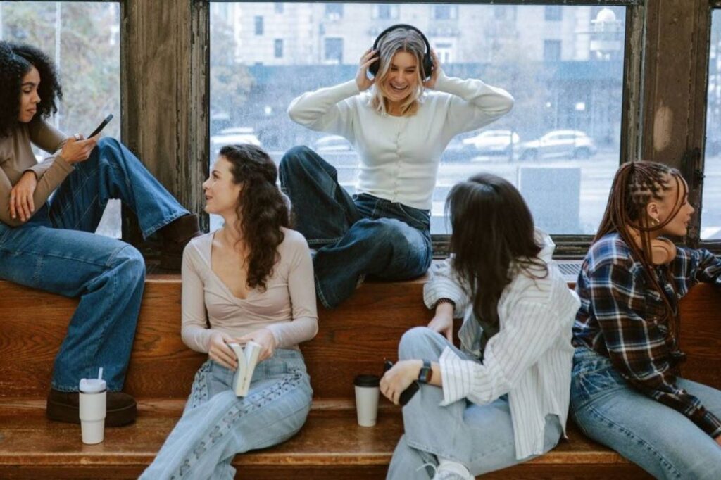 من إدمان الهواتف إلى القلق والتردد.. سلوكيات تؤثر على حياة Gen Z Gen Z