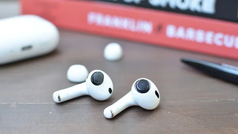 آبل تمنح AirPods «عيونًا».. تسريبات تكشف أسرار الجيل القادم سماعة آبل