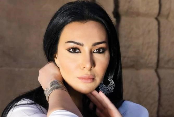 رسالة غامضة من ميرهان حسين تثير الجدل.. “لذيذ إنك واخدة شكلي” ميرهان حسين