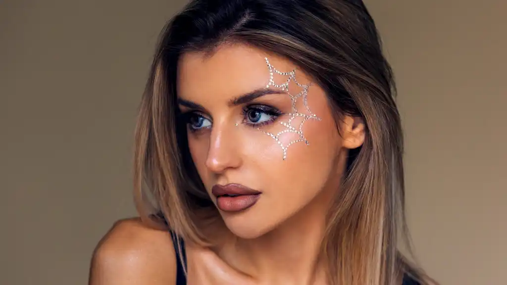 بين الغموض والجاذبية.. 5 أفكار لمكياج هالوين غير تقليدي الهالوين