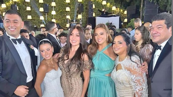 تامر حسني وبشرى.. لقطات من زفاف ابنة المخرجة شيرين عادل حفل زفاف2