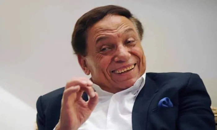 باسم سمرة يستعيد ذكرياته مع “الزعيم”.. وصورة نادرة تثير فضول الجمهور عادل إمام