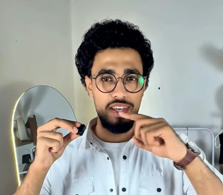 بنفس الملابس.. إطلالة مختلفة كل يوم مع عبد الرحمن السيد عبد الرحمن السيد